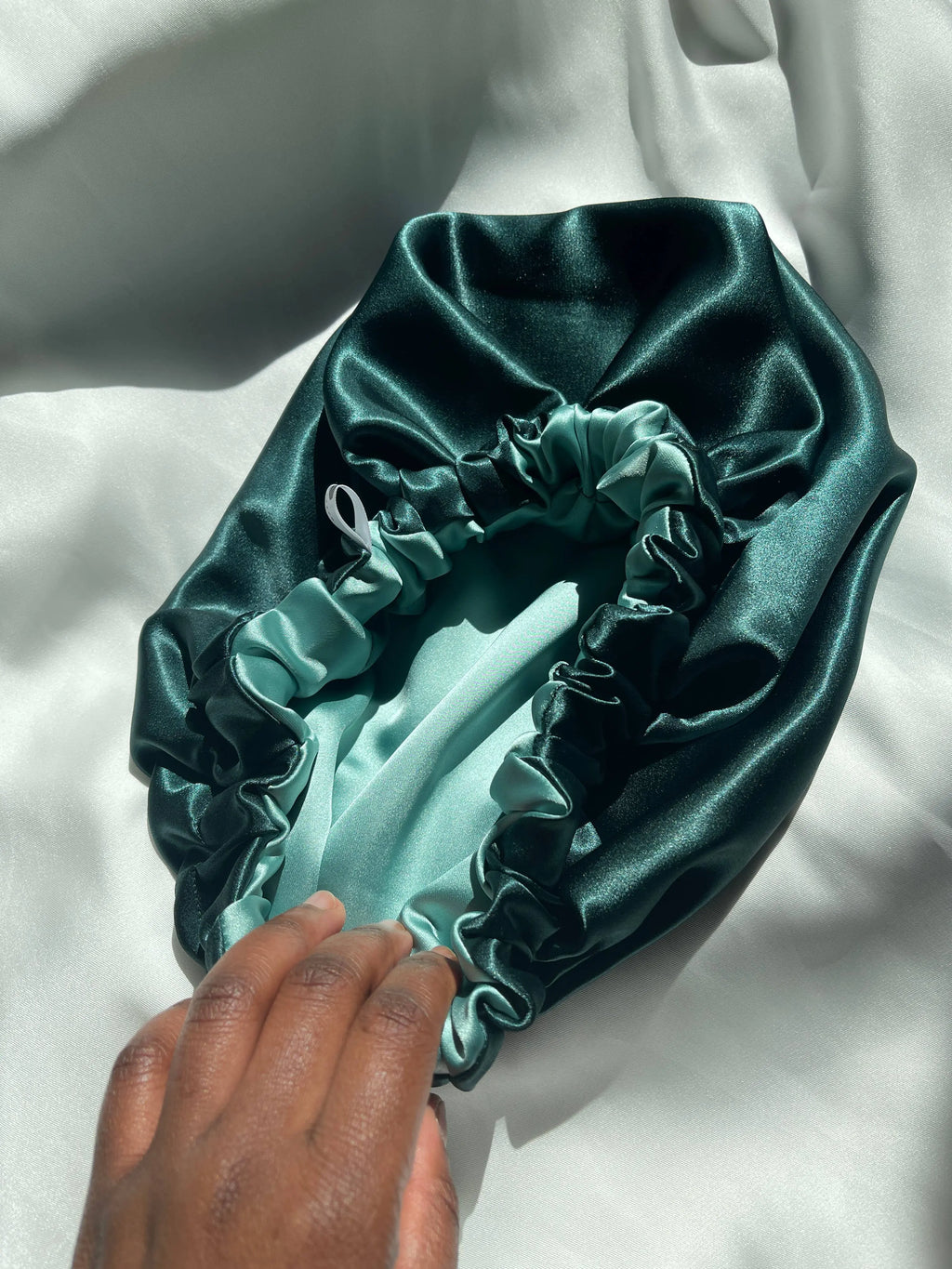 Bonnet en Satin réversible vert et bleu Asantewaa