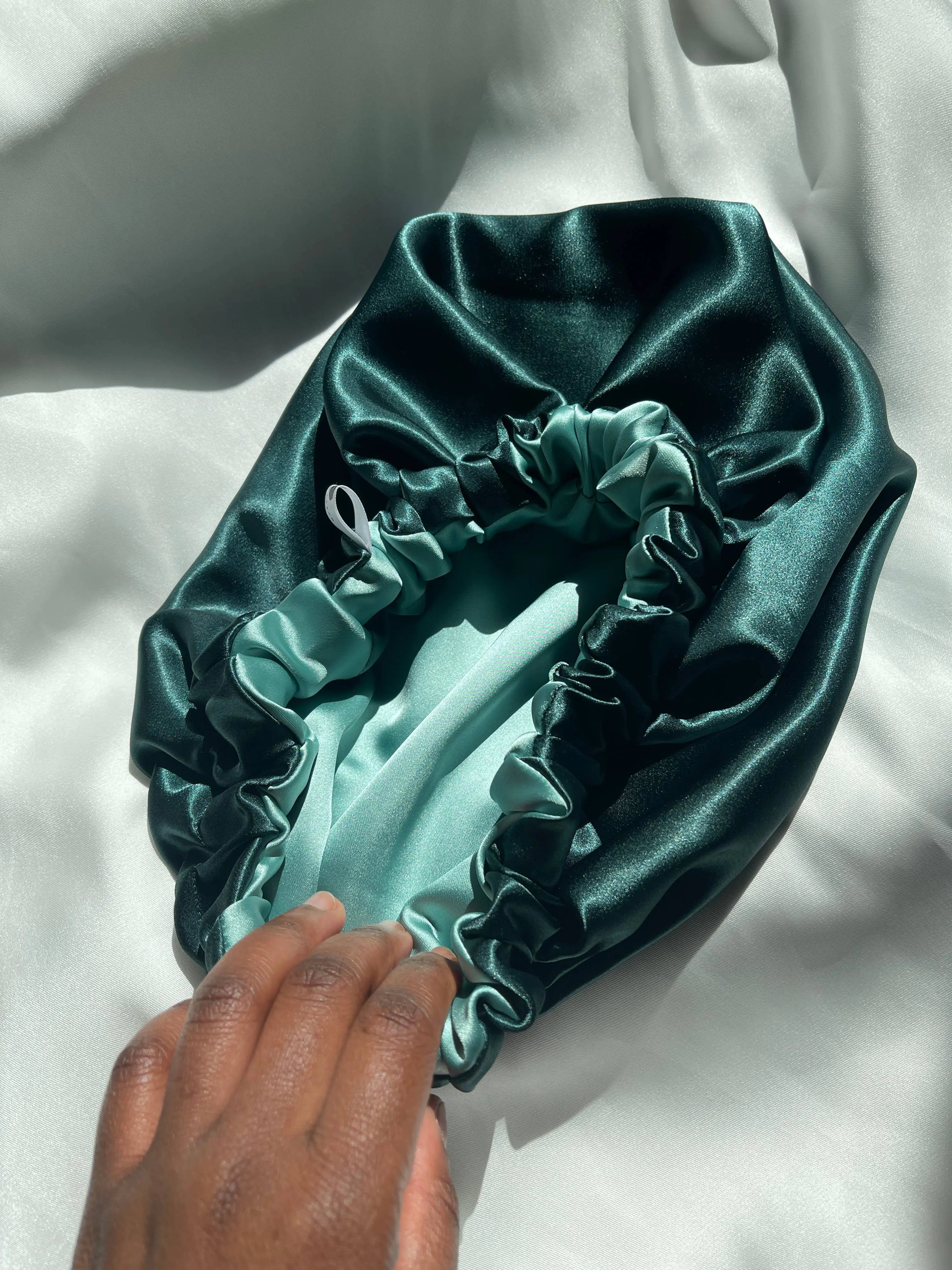Bonnet en Satin réversible vert et bleu Asantewaa