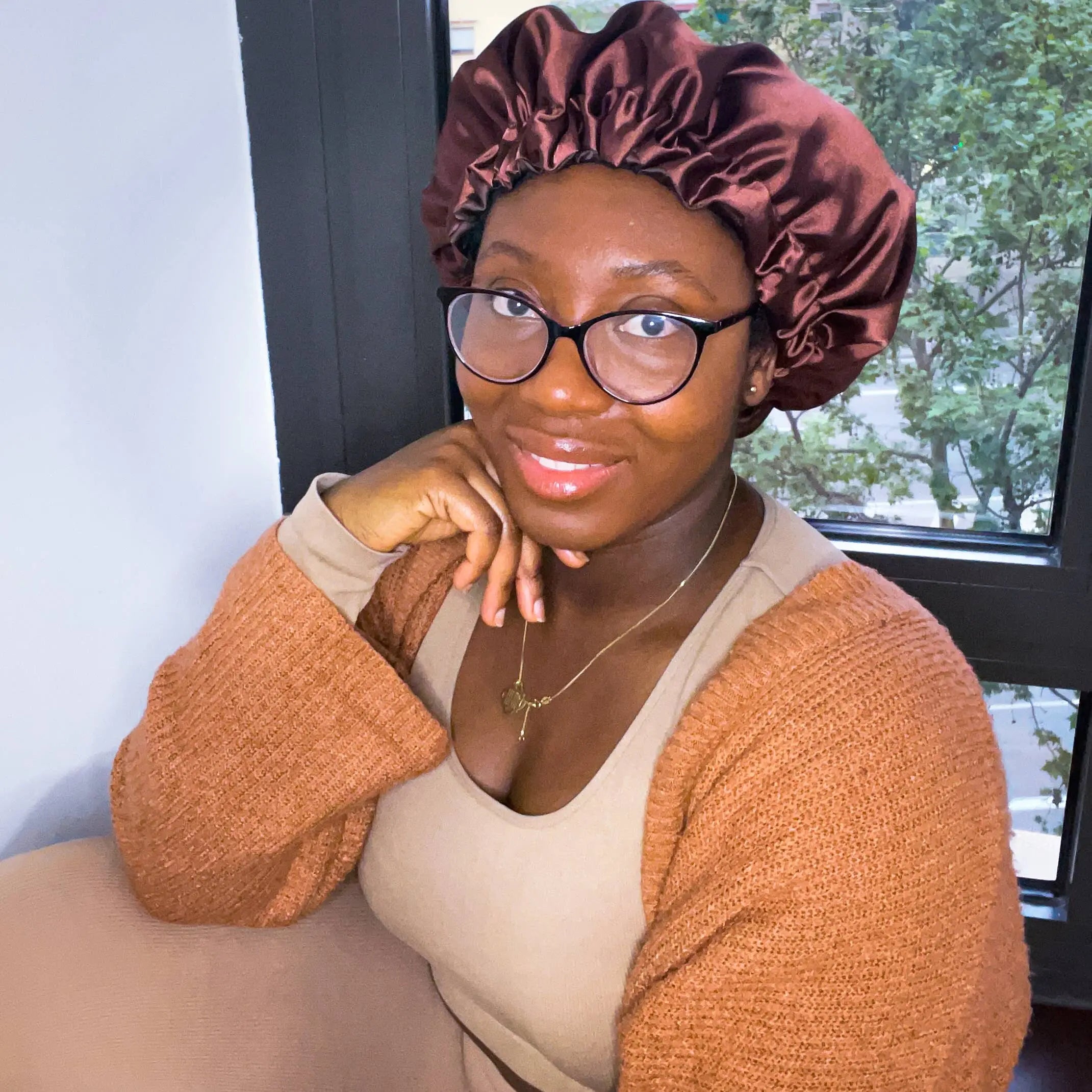 Bonnet en satin réversible marron Asantewaa