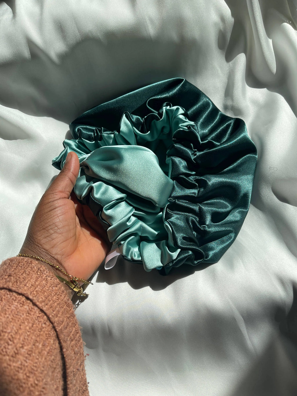 Bonnet en Satin réversible vert et bleu Asantewaa