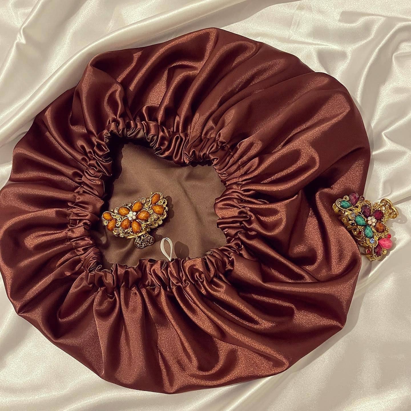 Bonnet en satin réversible marron Asantewaa