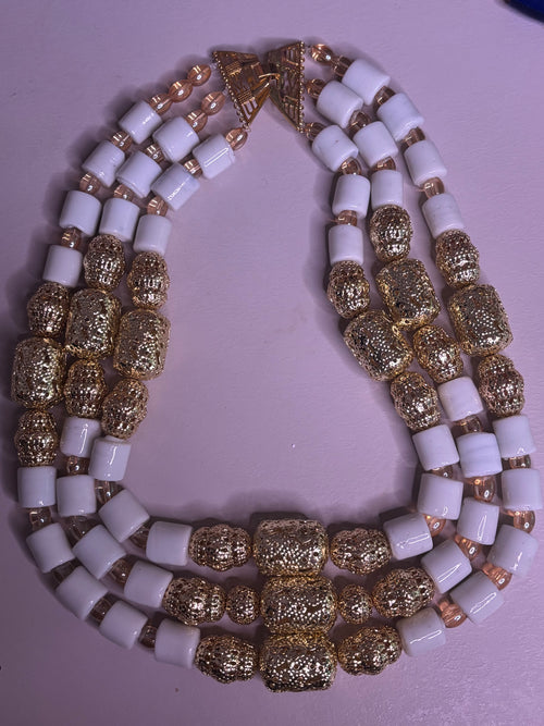 Assortiment bijoux fantaisie -beige clair