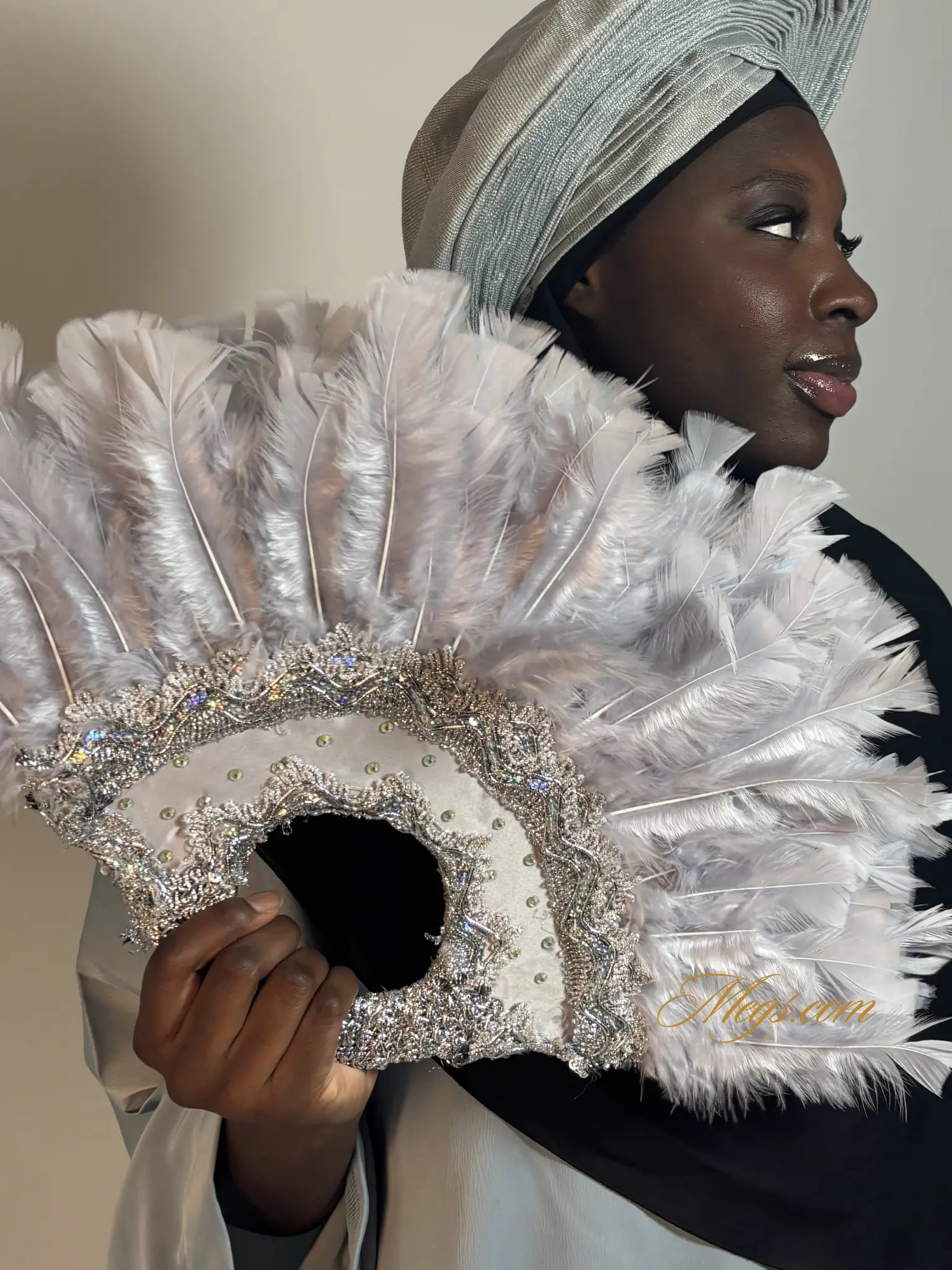 Eventails à plumes moyen - manche argenté MEGS