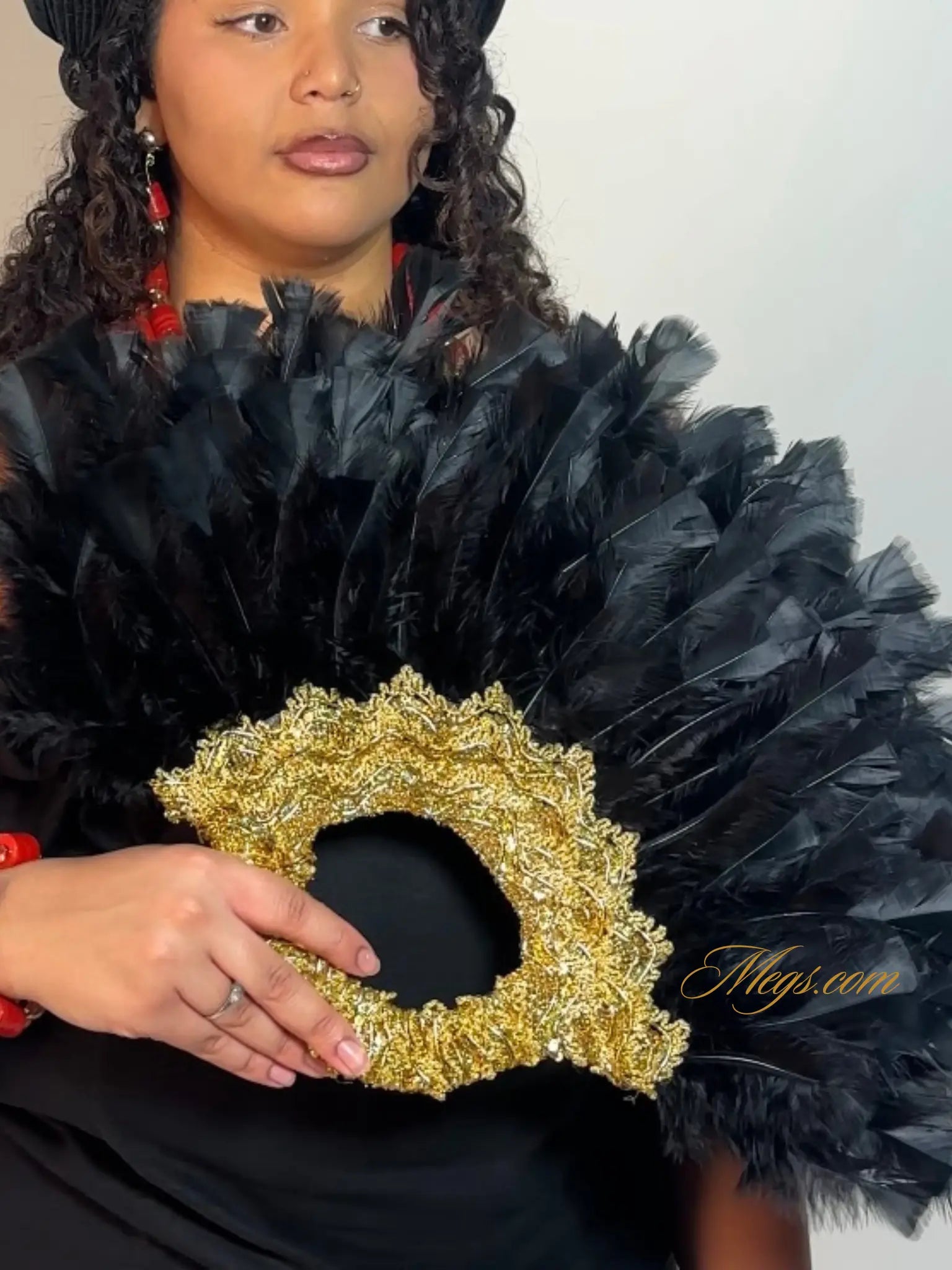 Eventails à plumes moyen - manche doré MEGS