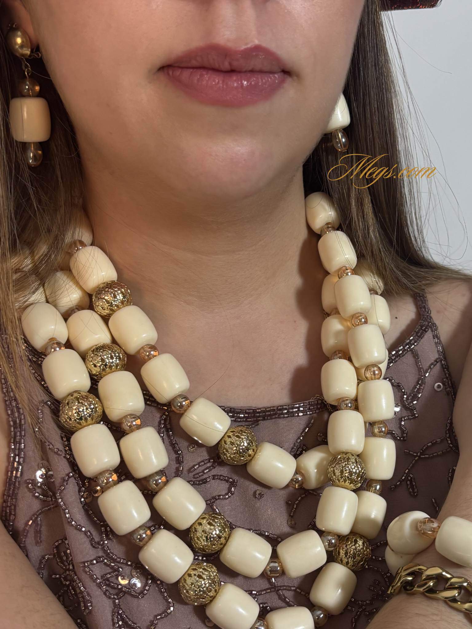 Assortiment bijoux fantaisie -beige clair