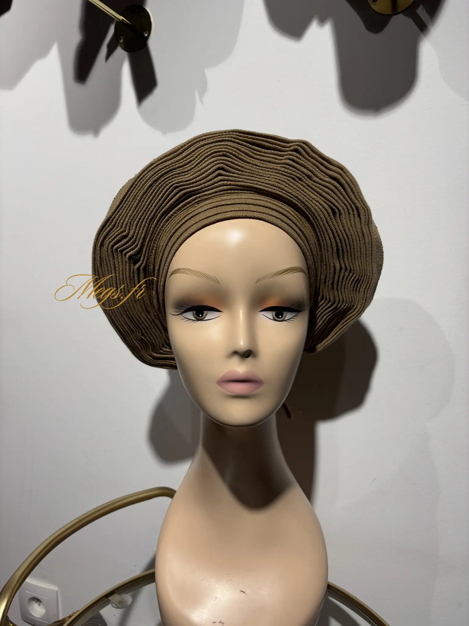 Autogele petit en Aso Oke - rond camel MEGS
